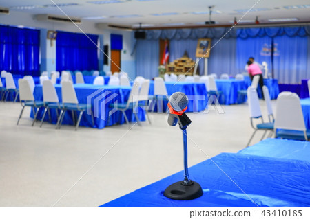 microphone wireless in a meeting room seminar microphone wireless in a meeting room seminar 43410185
