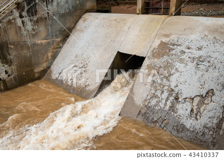 Release control of water at floodgate Release control of water at floodgate 43410337