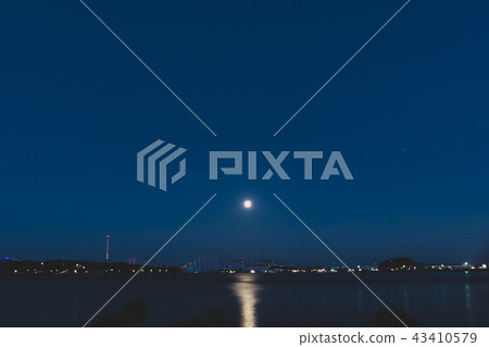 Sea full moon Sea full moon 43410579