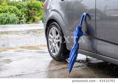 Close blue Umbrella folding with grey car 43410765