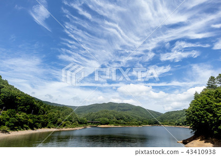 Lake Shinpei and cirrus 43410938