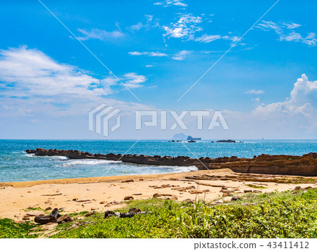 A spectacular cape with uniquely shaped rock formations in Yehliu Geopark, Taiwan. A spectacular cape with uniquely shaped rock formations in Yehliu Geopark, Taiwan. 43411412