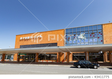 Yonago Airport-A common airfield where civilian aircraft use the runways of the Air Self Defense Force Miho Base- 43411775