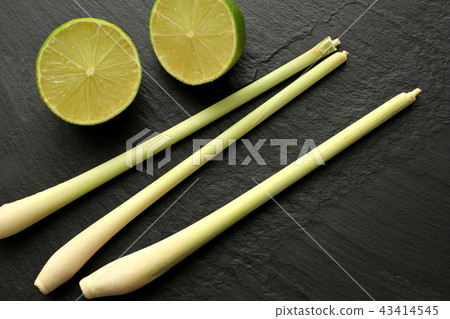 Lime and lemon grass on slate board top view 43414545