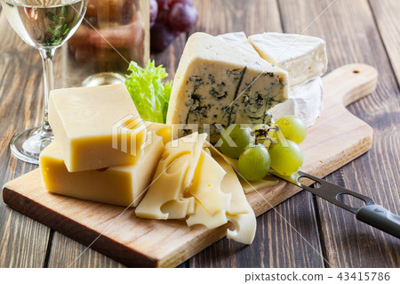 Assorted cheeses 43415786