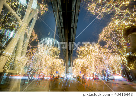 仙台市的冬季特色SENDAI光的選美燈的走廊LED減少了使用的力量,反映在玻璃上 仙台市的冬季特色SENDAI光的選美燈的走廊LED減少了使用的力量,反映在玻璃上 43416448