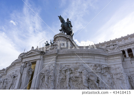 Statues in Victor Emmanuel II Monument Statues in Victor Emmanuel II Monument 43418415