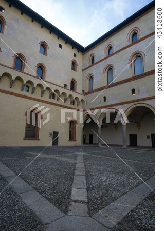 Castle Sforzesco courtyard 43418600