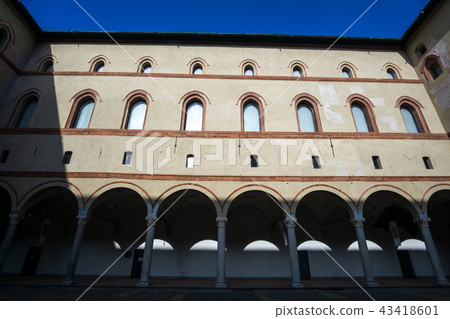 Castle Sforzesco courtyard 43418601