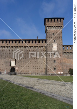 Castle Sforzesco courtyard 43418606