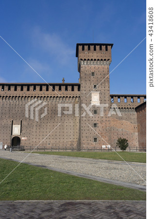 Castle Sforzesco courtyard 43418608