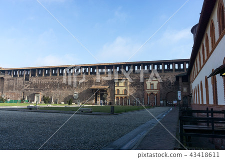 Castle Sforzesco courtyard 43418611
