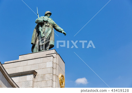 Statue of Soviet Soldier at War Memorial in Berlin Statue of Soviet Soldier at War Memorial in Berlin 43419128