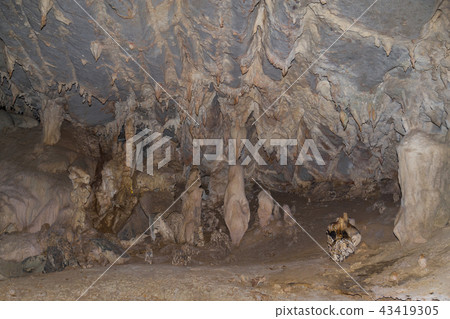 Various formations within Wind Cave chambers Various formations within Wind Cave chambers 43419305