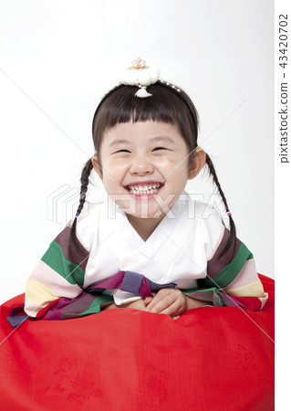 A girl in hanbok A girl in hanbok 43420702