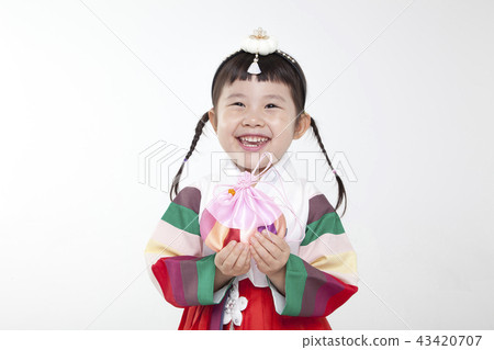 A girl in hanbok A girl in hanbok 43420707