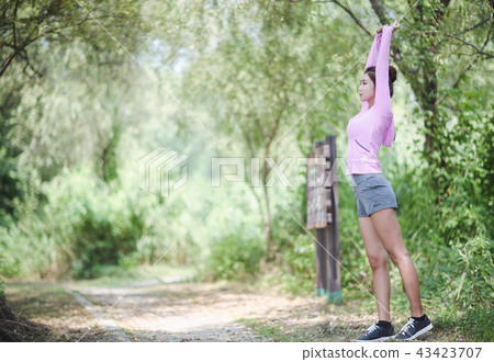 Sporty Woman Sporty Woman 43423707