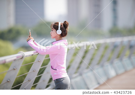 運動的女人 43423726
