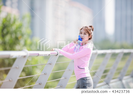 Sporty Woman Sporty Woman 43423736