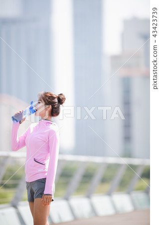 Sporty Woman Sporty Woman 43423739