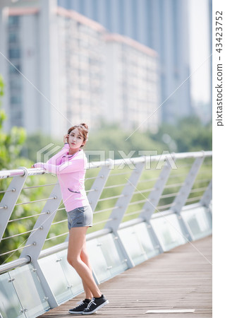 Sporty Woman Sporty Woman 43423752
