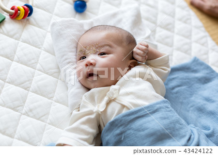 Smiling newborn baby Smiling newborn baby 43424122