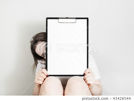 Woman holding clipboard 43426544