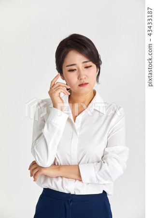 20s and 30s who are worried about their appearance, distress, despair, anguish 43433187