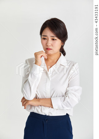 20s and 30s who are worried about their appearance, distress, despair, anguish 43433191