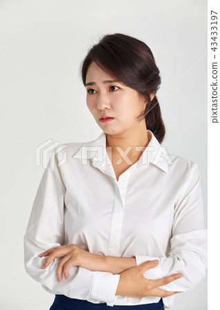 20s and 30s who are worried about their appearance, distress, despair, anguish 43433197