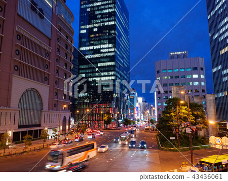 大阪梅田之夜的阪神正面交匯處 43436061
