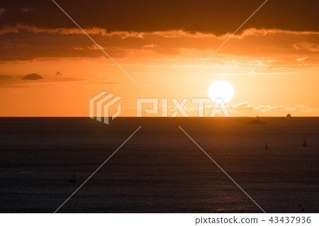 Waikiki Beach "Twilight of Hawaii" / Sunset in Hawaii_3 43437936