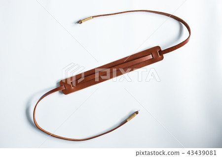 Genuine vegetable tanned leather camera strap 43439081