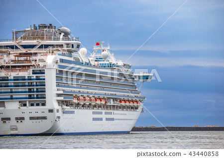Luxury cruise ship Luxury cruise ship 43440858