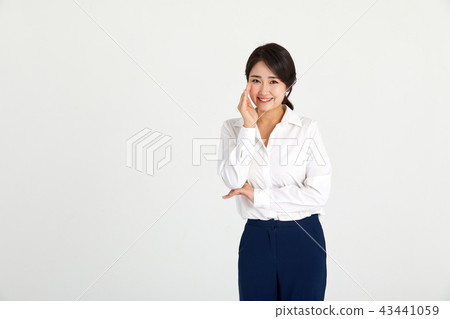 20多歲，30多歲的女商人，耳語，秘密， 43441059