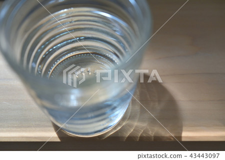 杯水 杯水 43443097