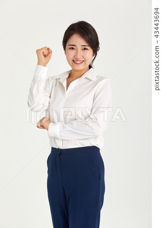 20s, 30s business woman holding a fist and fighting, departure, bag, fighting, fighting 20s, 30s business woman holding a fist and fighting, departure, bag, fighting, fighting 43443694
