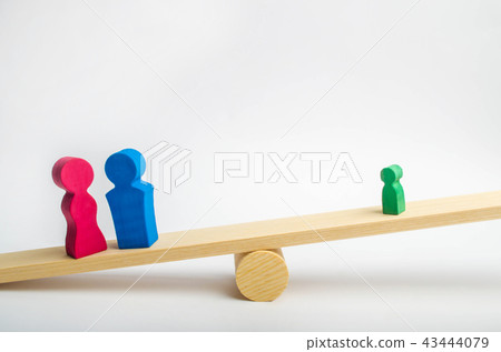 parents do not pay attention to the child. parents do not pay attention to the child. 43444079