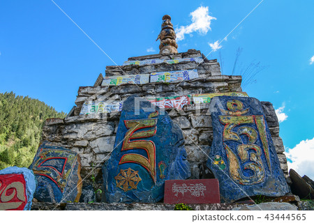 Tibetan temple in Daocheng, China 43444565
