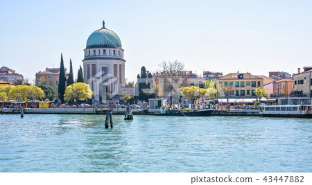 Daylight wide view to The Lido Of Venice church 43447882