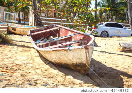 Boat on the sand 43449582