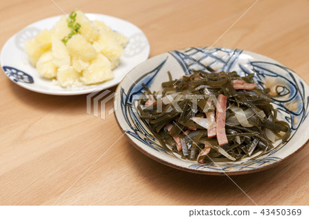 Okinawa cuisine Coubuis lich (fried kombu seaweed) and flour broom Okinawa cuisine Coubuis lich (fried kombu seaweed) and flour broom 43450369