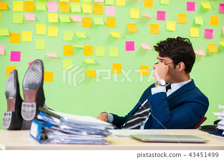 Businessman having trouble with his priorities 43451499