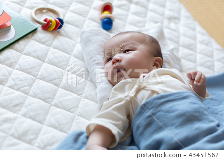 Smiling newborn baby 43451562