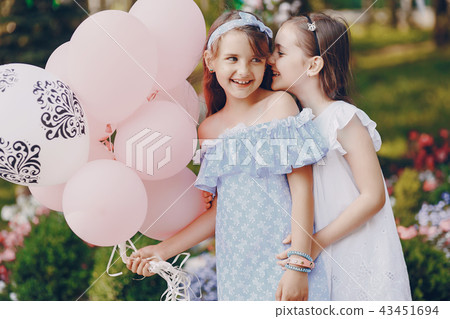 Children with ballons 43451694