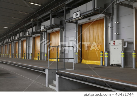 Toyosu Market Fisheries Wholesale Building Truck Bath Toyosu Market Fisheries Wholesale Building Truck Bath 43451744