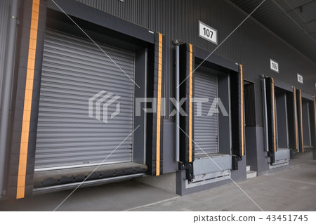 Toyosu Market Fisheries Wholesale Building Truck Bath Dog Shelter 43451745