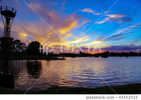 湖日落 43452533