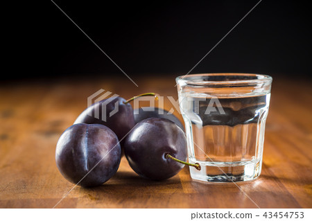 Plum brandy and plums. Slivovitz. 43454753
