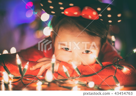 little girl withs christmas lights 43454763